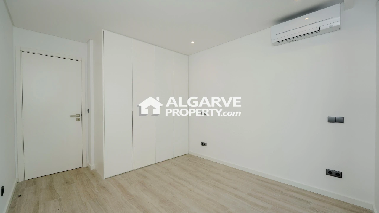 Apartamento T2 para Venda em Quarteira Foto 12