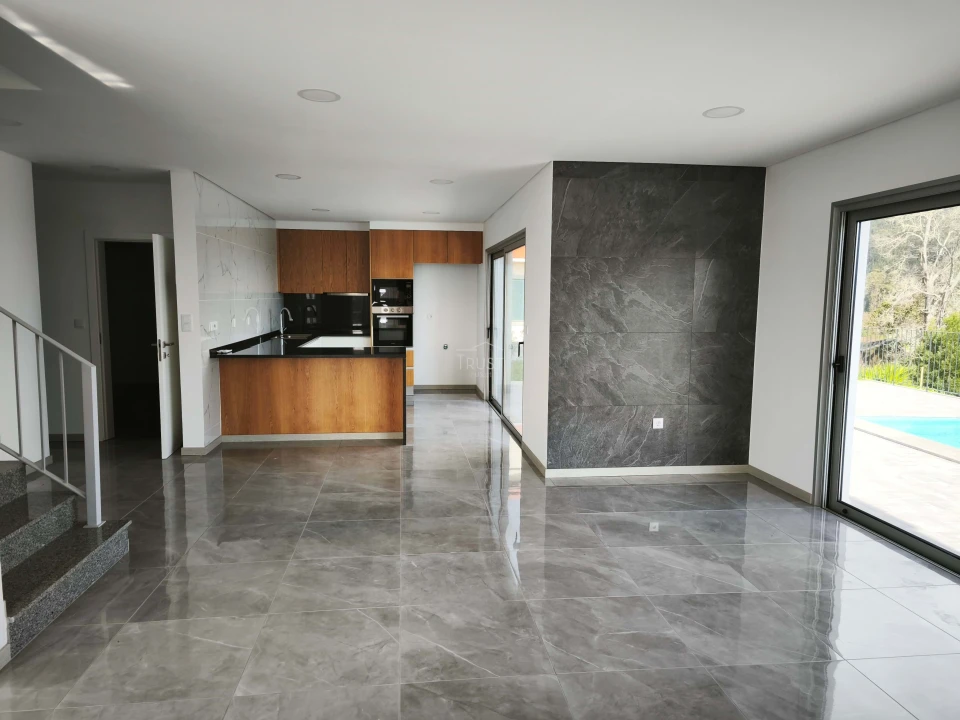 Moradia T3 para Venda em Prazeres Foto 21