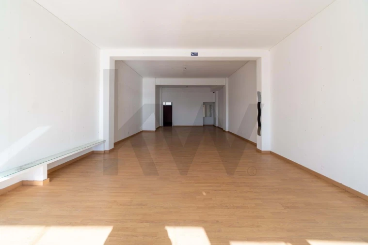 Negócio para Venda em Quarteira Foto 4