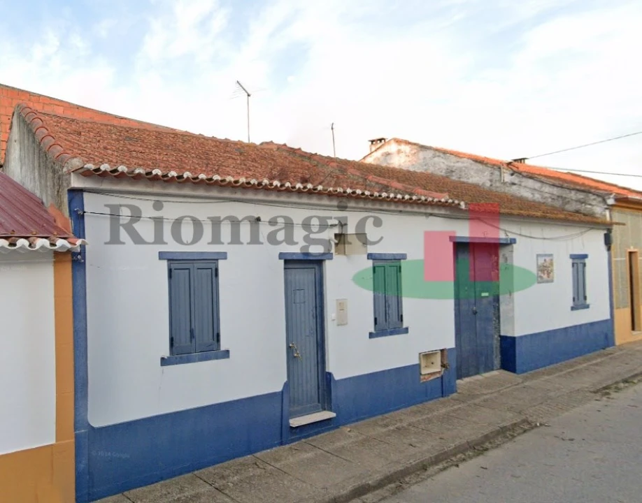 Moradia T3 para Venda em Benfica do Ribatejo Foto 1