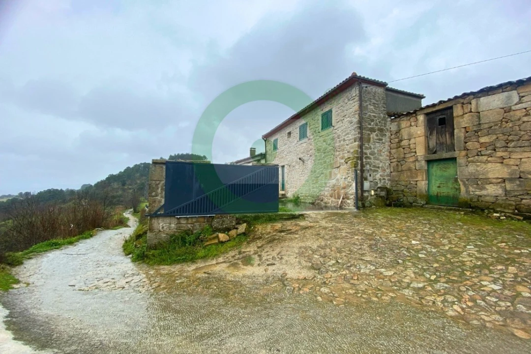 Moradia T4 para Venda em Santiago de Ribeira de Alhariz Foto 1