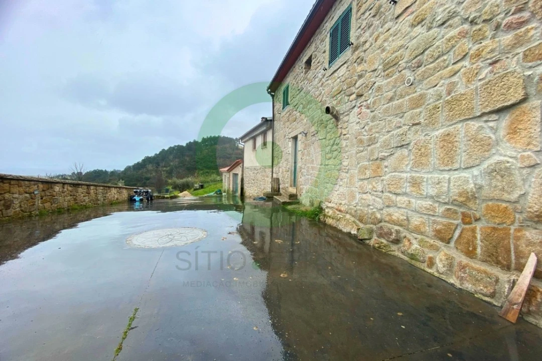 Moradia T4 para Venda em Santiago de Ribeira de Alhariz Foto 2