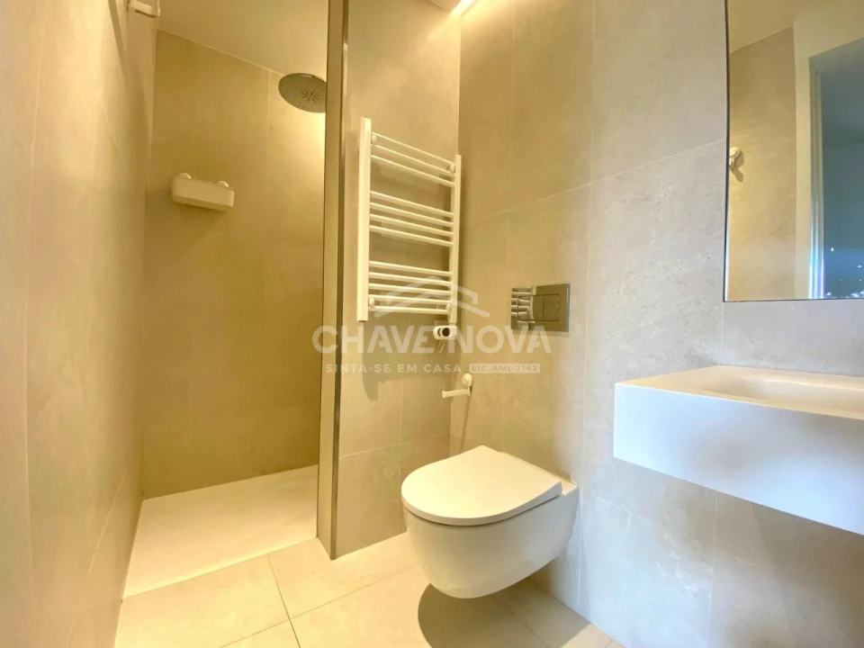 Apartamento T2 para Venda em Arcozelo Foto 20