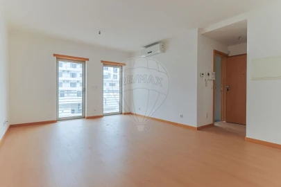 Apartamento T3 para Venda em Sé Nova, Santa Cruz, Almedina e São Bartolomeu