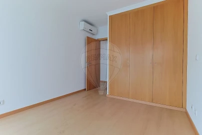 Apartamento T3 para Venda em Sé Nova, Santa Cruz, Almedina e São Bartolomeu