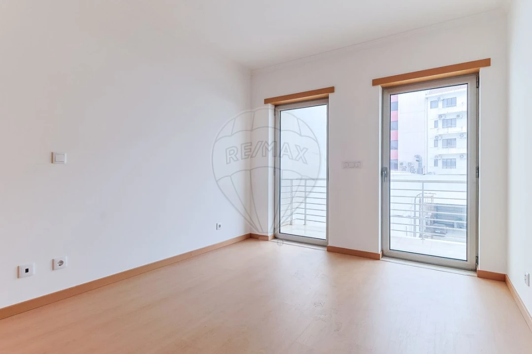 Apartamento T3 para Venda em Sé Nova, Santa Cruz, Almedina e São Bartolomeu Foto 12