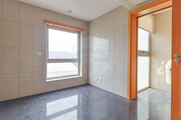 Apartamento T3 para Venda em Sé Nova, Santa Cruz, Almedina e São Bartolomeu Foto 25