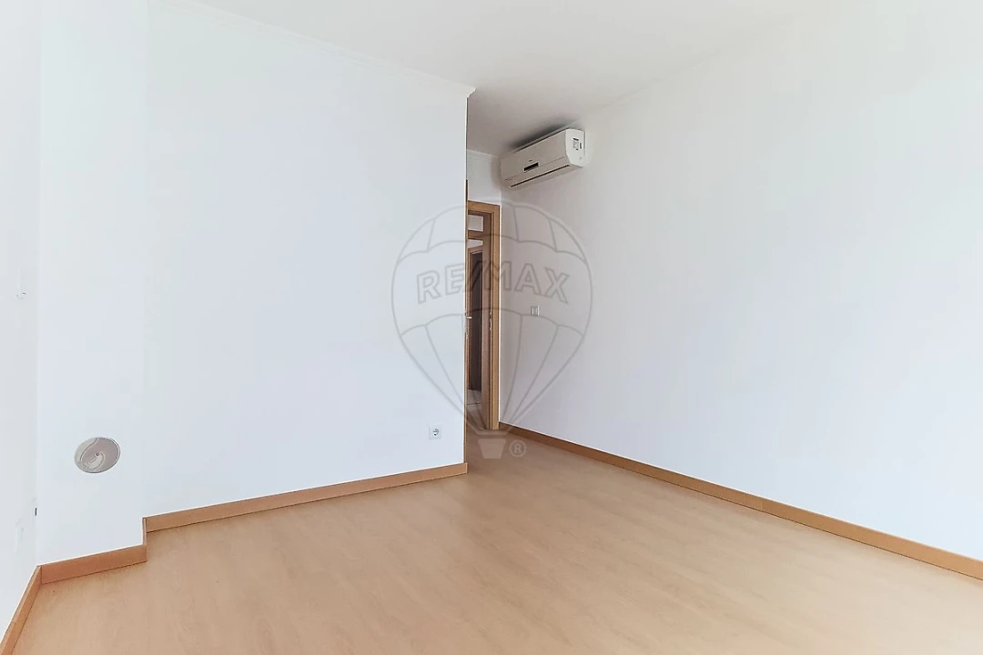 Apartamento T3 para Venda em Sé Nova, Santa Cruz, Almedina e São Bartolomeu Foto 17