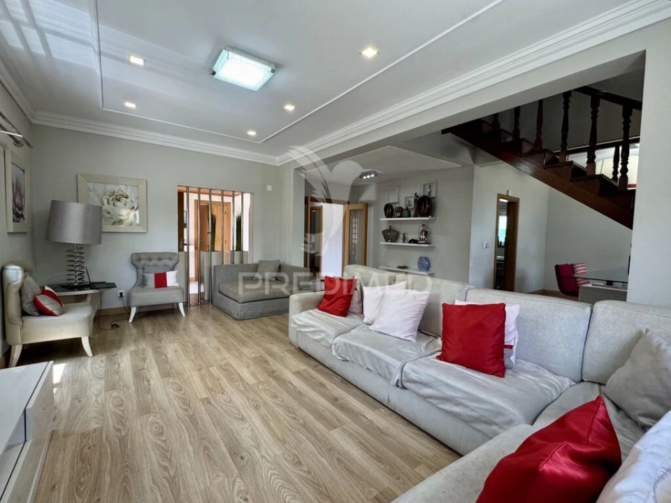 Moradia T6 para Venda em Agualva e Mira-Sintra Foto 4