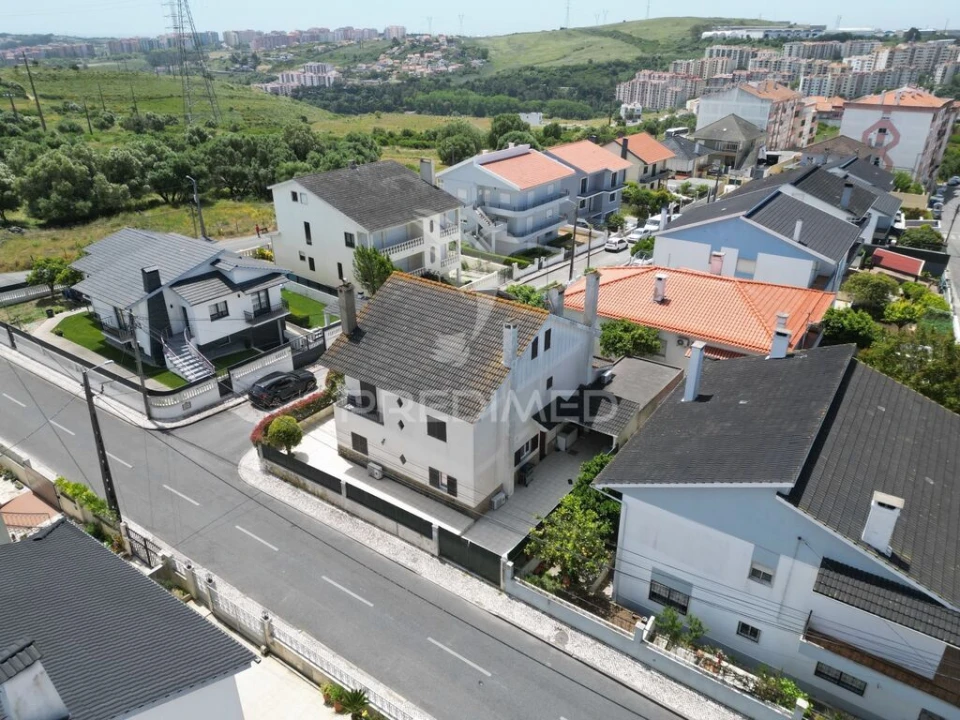 Moradia T6 para Venda em Agualva e Mira-Sintra Foto 3