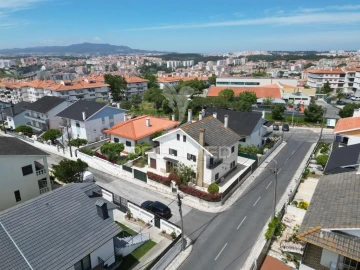 Moradia T6 para Venda em Agualva e Mira-Sintra