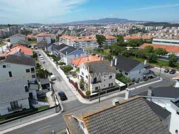 Moradia T6 para Venda em Agualva e Mira-Sintra