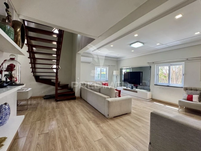 Moradia T6 para Venda em Agualva e Mira-Sintra Foto 5