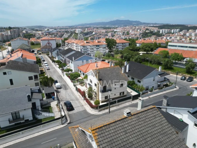 Moradia T6 para Venda em Agualva e Mira-Sintra Foto 2