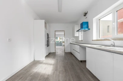 Moradia T4 para Venda em Fernao Ferro