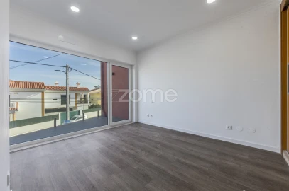 Moradia T4 para Venda em Fernao Ferro