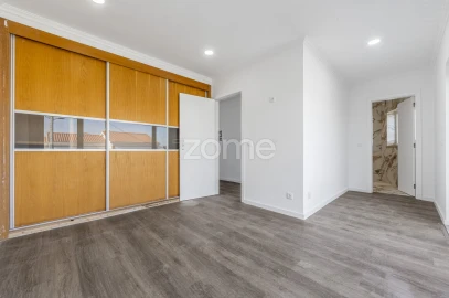 Moradia T4 para Venda em Fernao Ferro