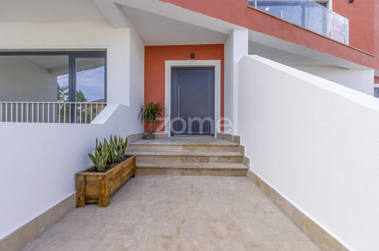 Moradia T4 para Venda em Fernao Ferro Foto 6