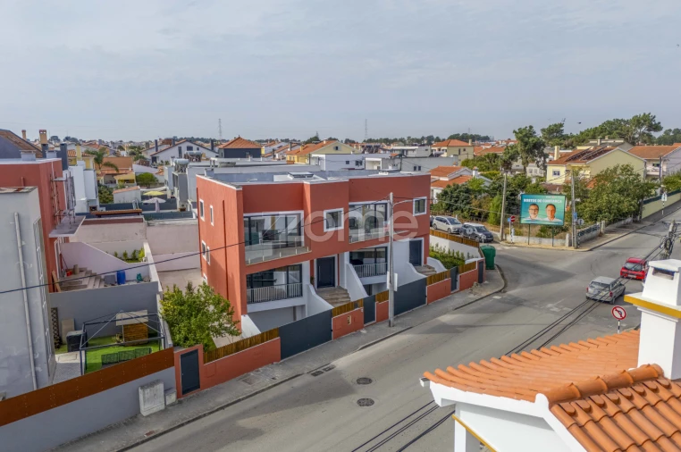Moradia T4 para Venda em Fernao Ferro Foto 5