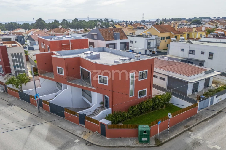 Moradia T4 para Venda em Fernao Ferro Foto 4
