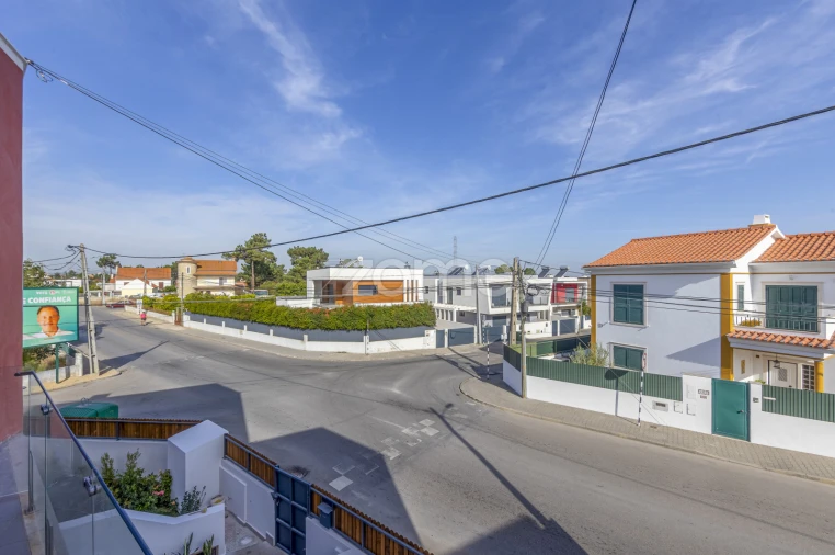 Moradia T4 para Venda em Fernao Ferro Foto 28