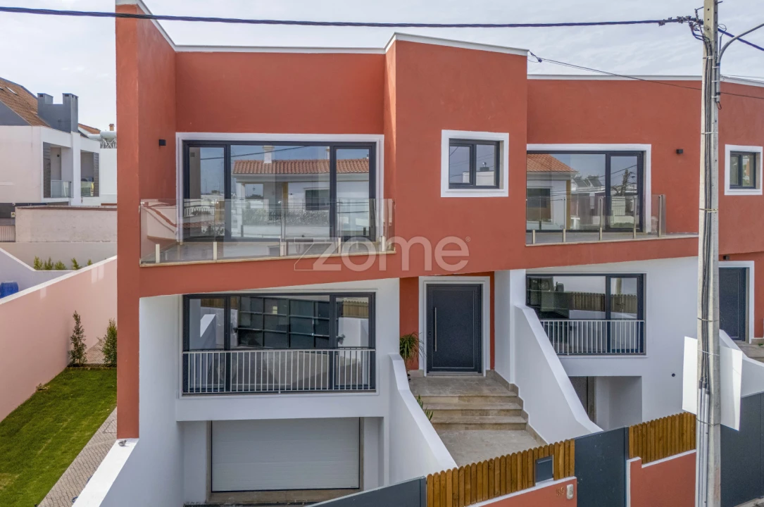 Moradia T4 para Venda em Fernao Ferro Foto 2