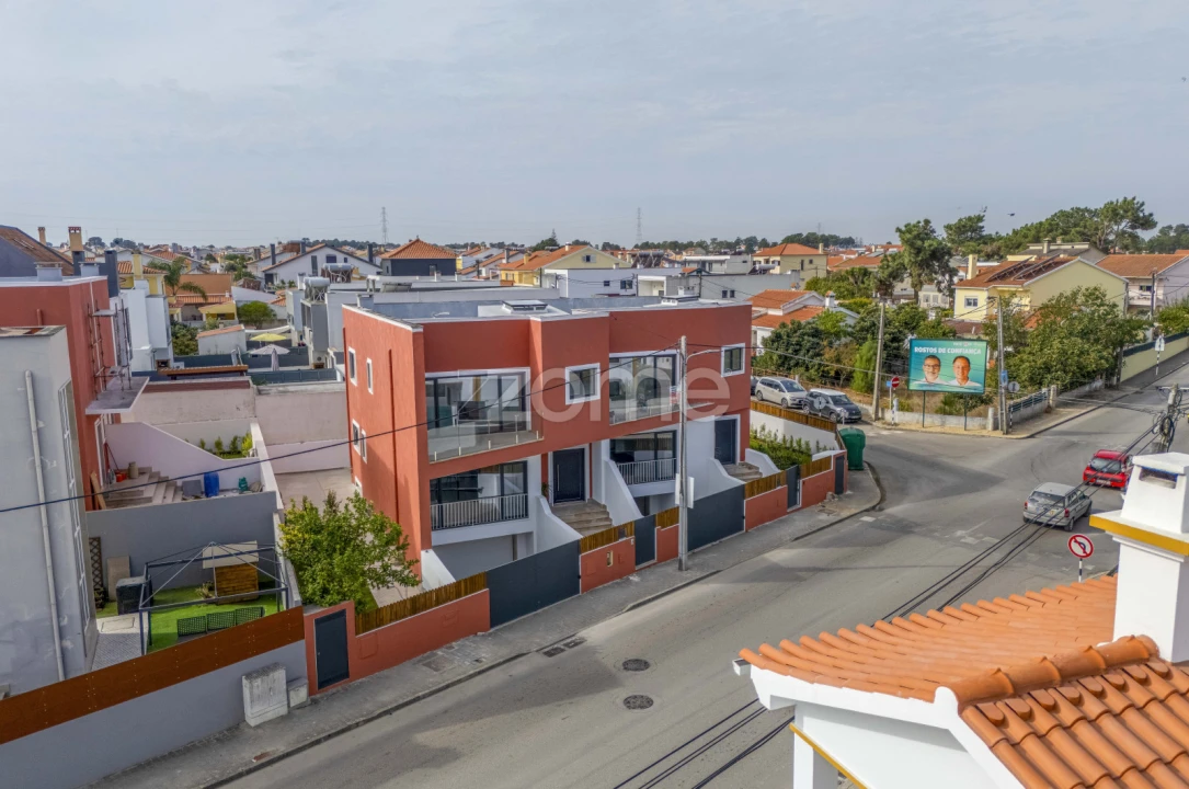 Moradia T4 para Venda em Fernao Ferro Foto 5