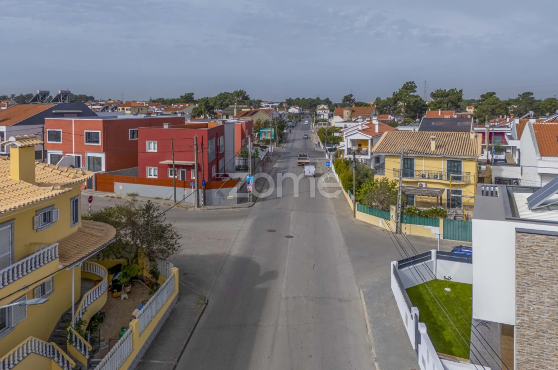Moradia T4 para Venda em Fernao Ferro Foto 36
