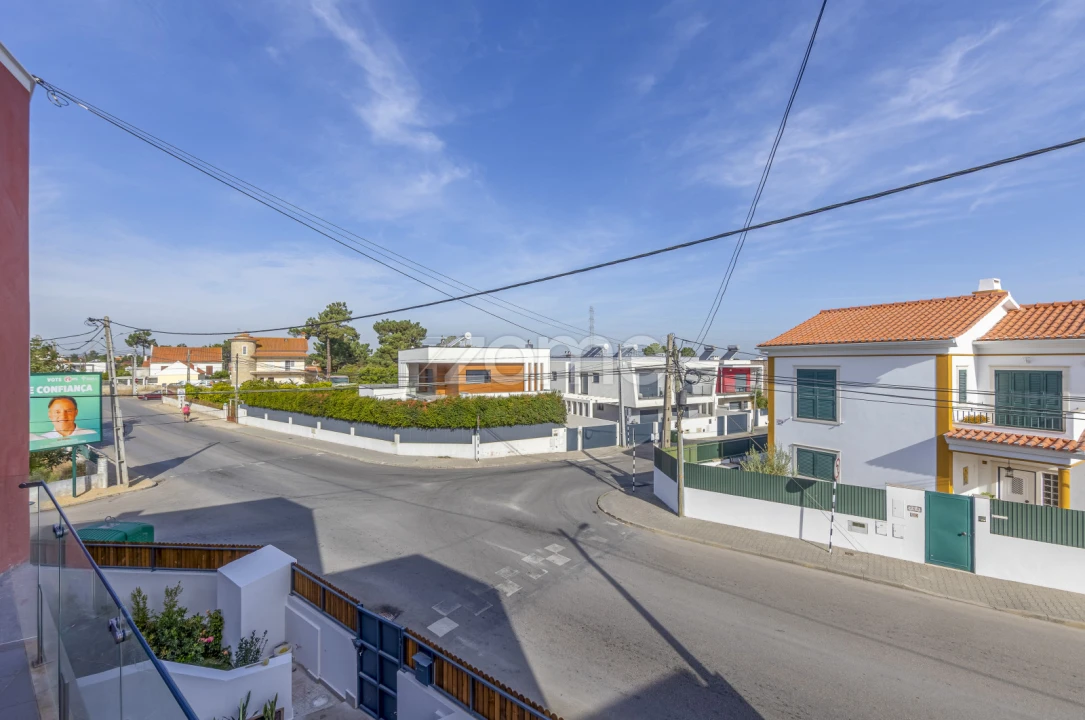 Moradia T4 para Venda em Fernao Ferro Foto 28