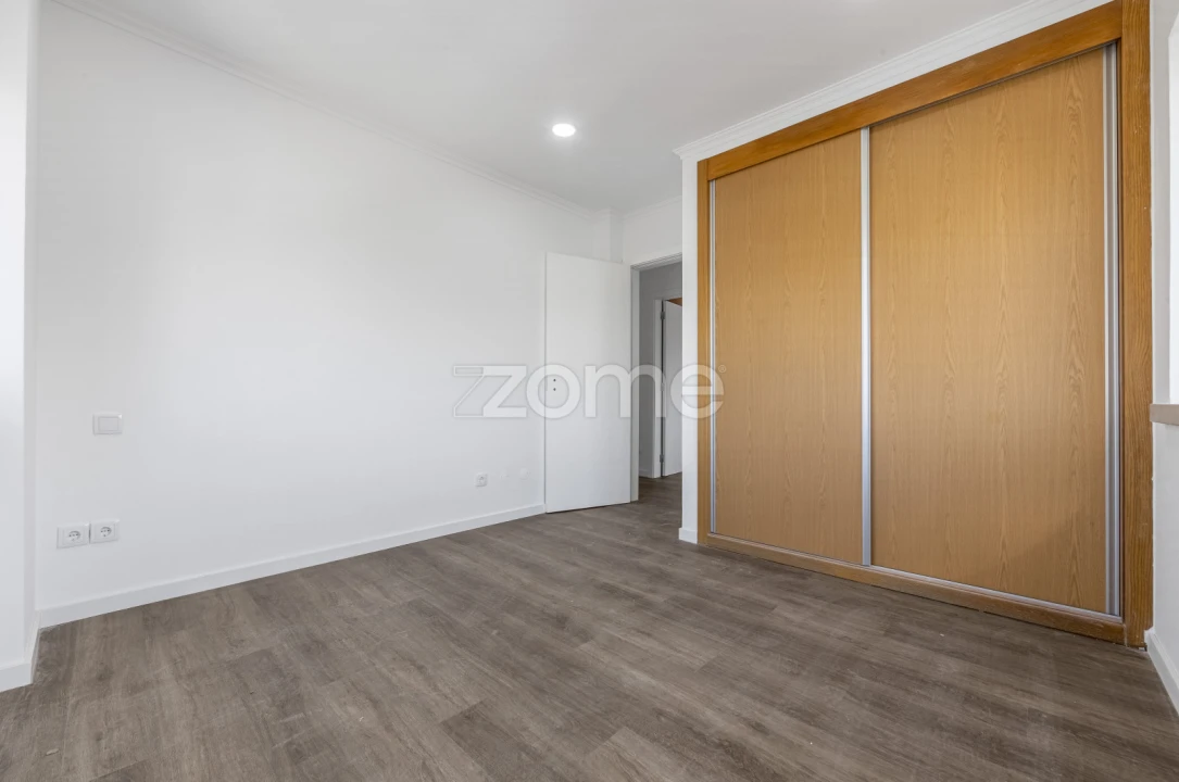 Moradia T4 para Venda em Fernao Ferro Foto 33