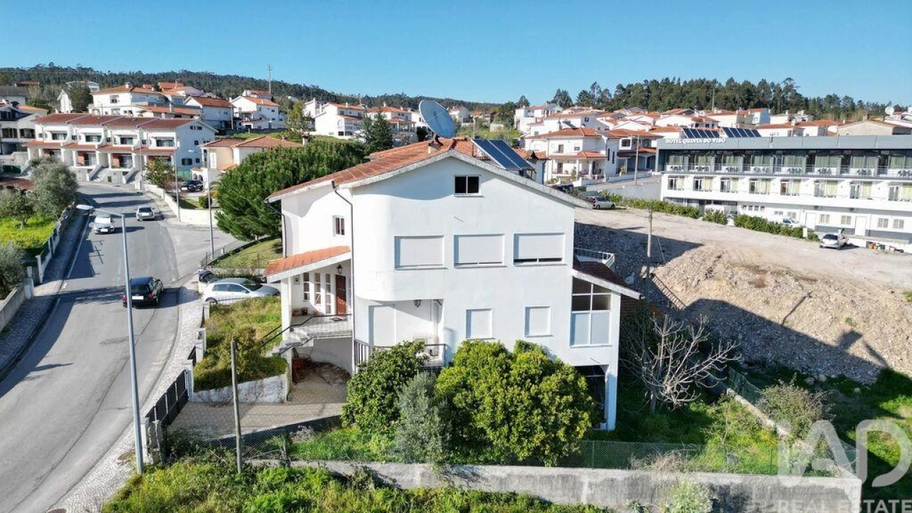 Moradia T4 para Venda em Miranda do Corvo Foto 2
