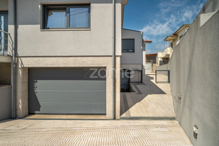 Moradia T6 para Venda em Gondomar (São Cosme), Valbom e Jovim Foto 9