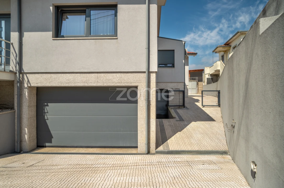 Moradia T6 para Venda em Gondomar (São Cosme), Valbom e Jovim Foto 9