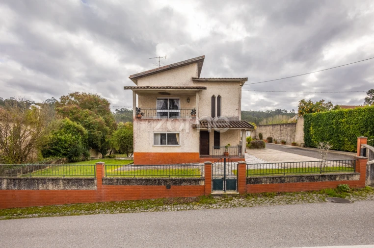 Moradia T6 para Venda em Santiago e São Simão de Litém e Albergaria dos Doze Foto 4