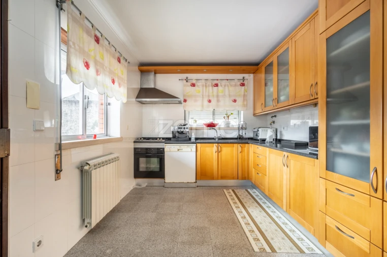 Moradia T6 para Venda em Santiago e São Simão de Litém e Albergaria dos Doze Foto 17