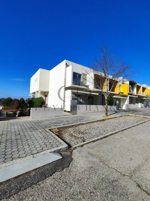 Moradia T5 para Venda em Pedroso e Seixezelo