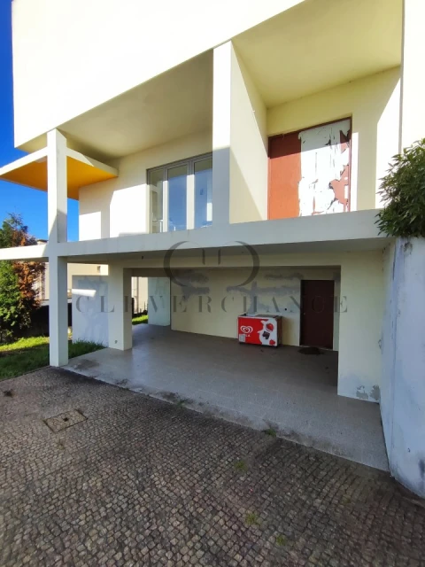 Moradia T5 para Venda em Pedroso e Seixezelo