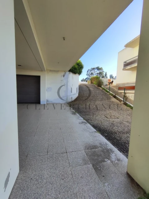 Moradia T5 para Venda em Pedroso e Seixezelo