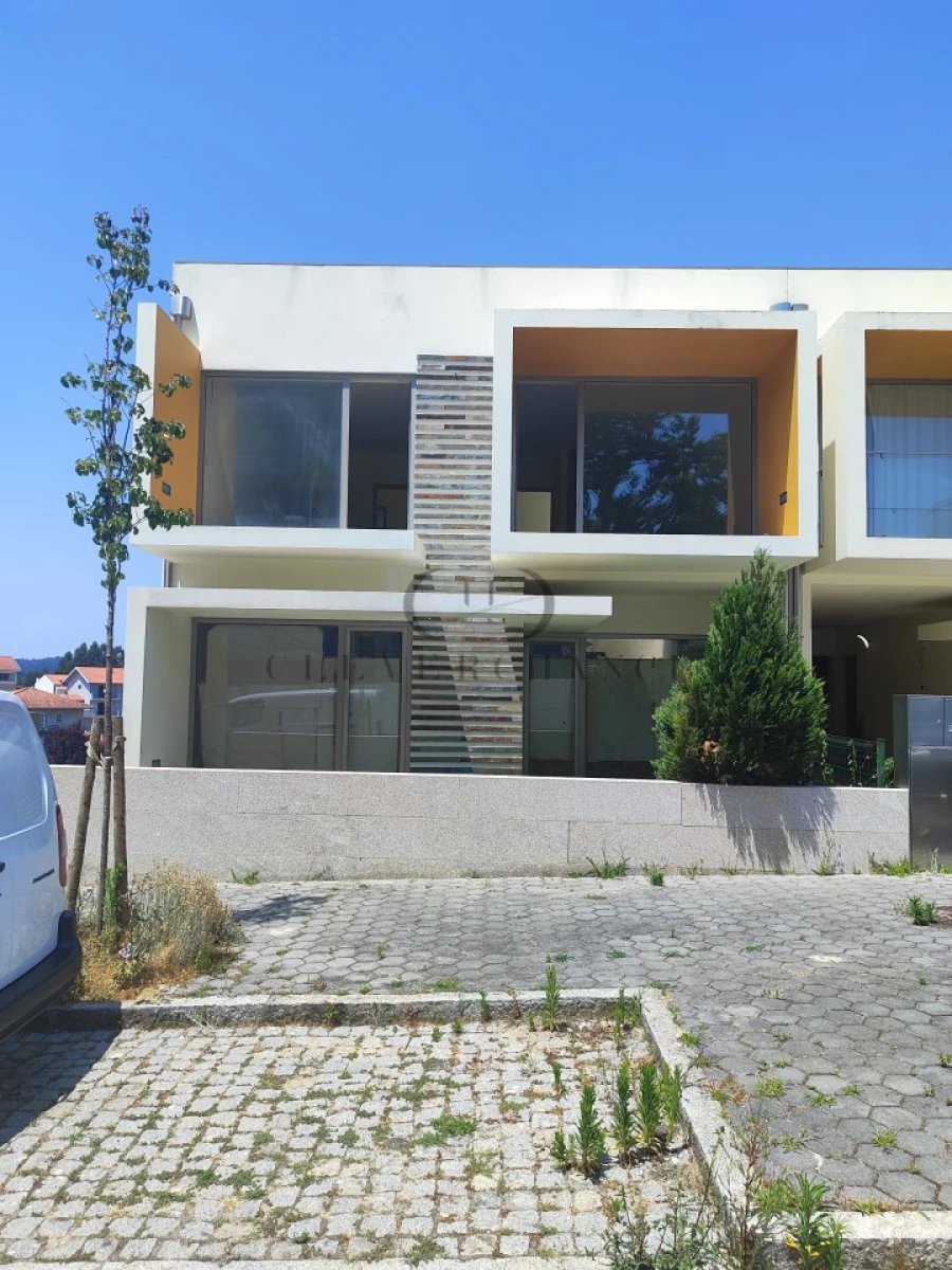 Moradia T5 para Venda em Pedroso e Seixezelo