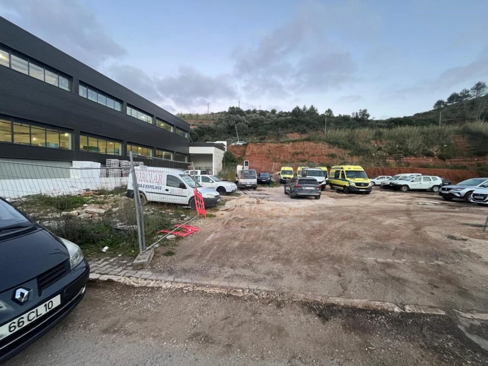 Armazém para Venda em Santo António dos Cavaleiros e Frielas Foto 1