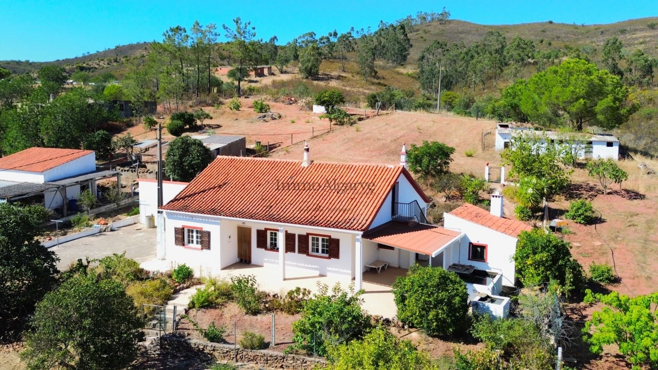 Moradia T3 para Venda em Alte Foto 1