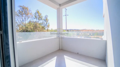 Moradia T6 para Venda em Quarteira