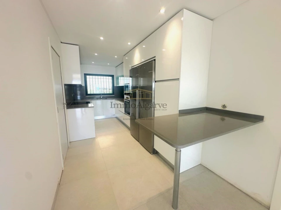 Moradia T5 para Venda em Guia Foto 22