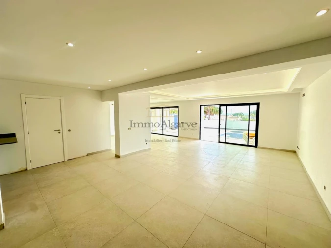 Moradia T5 para Venda em Guia Foto 17