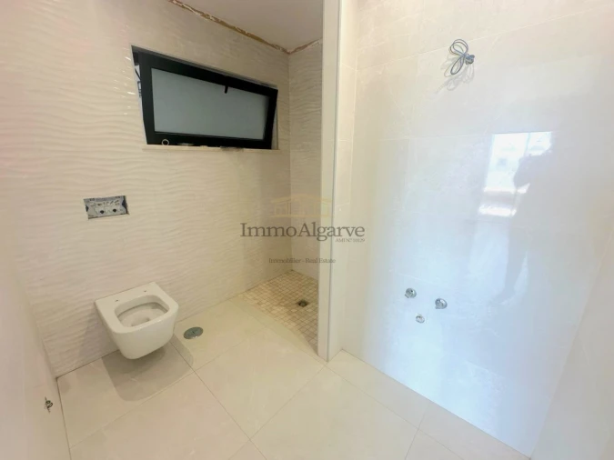 Moradia T5 para Venda em Guia Foto 30