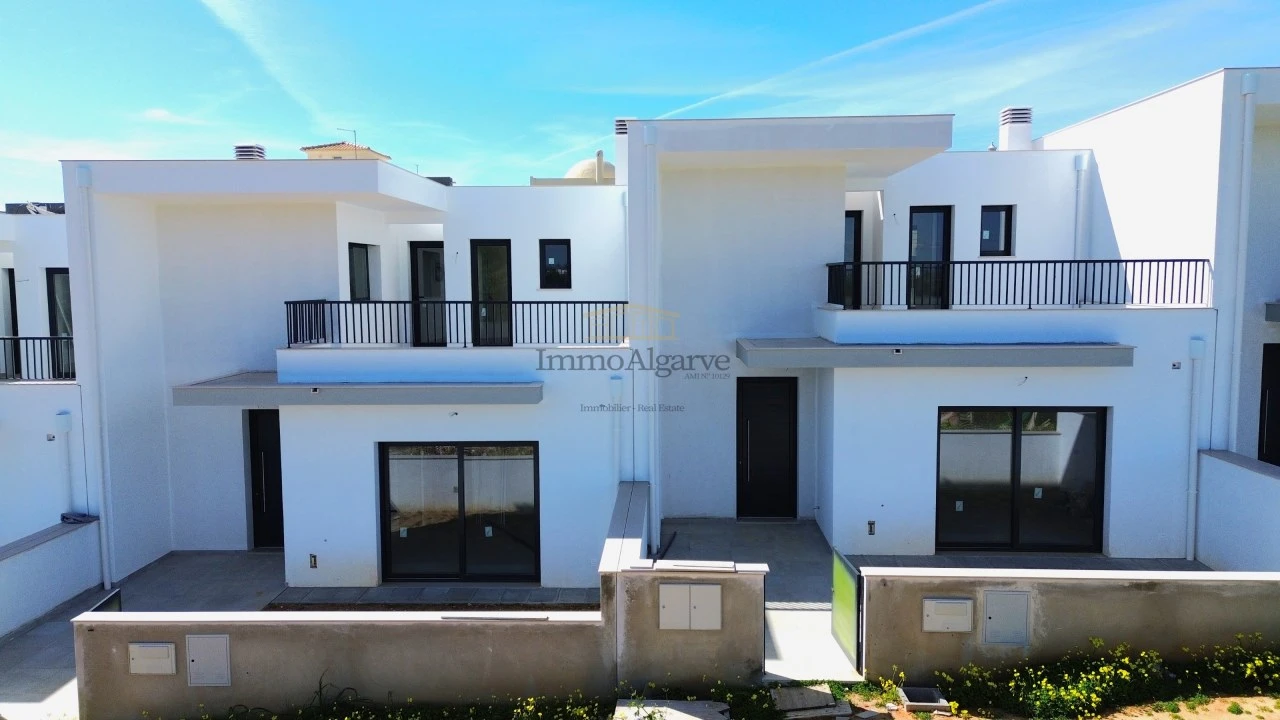 Moradia T3 para Venda em Armação de Pera Foto 2