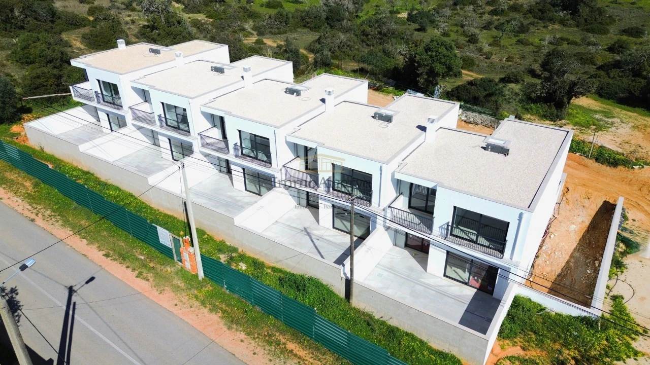 Moradia T3 para Venda em Armação de Pera Foto 5