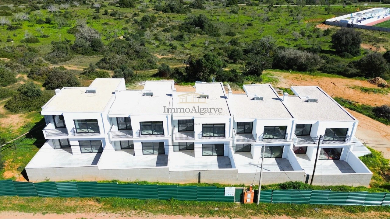 Moradia T3 para Venda em Armação de Pera Foto 6