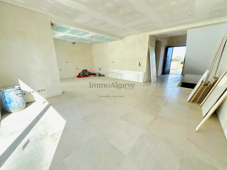 Moradia T3 para Venda em Armação de Pera Foto 11