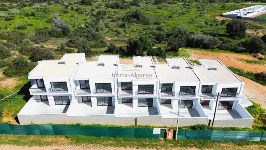 Moradia T3 para Venda em Armação de Pera Foto 6